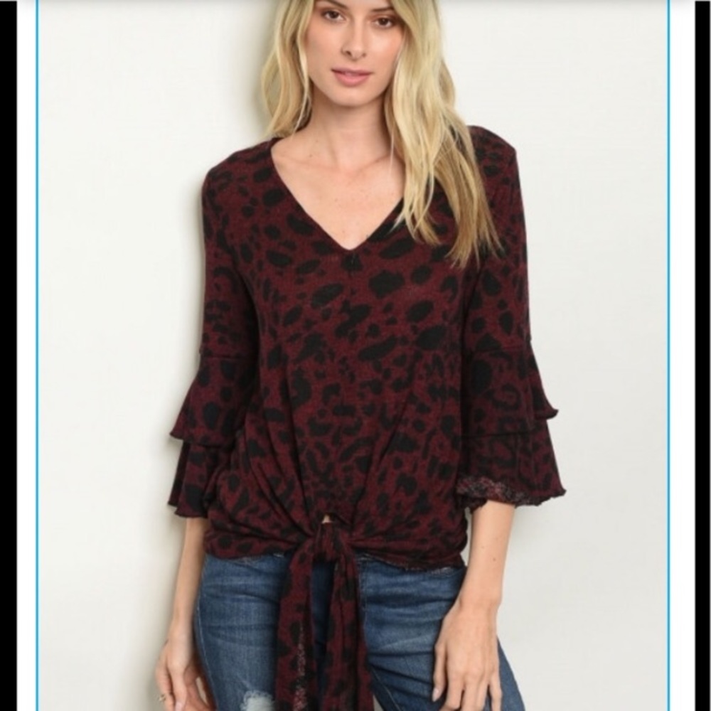 Cute tie front top. Size large